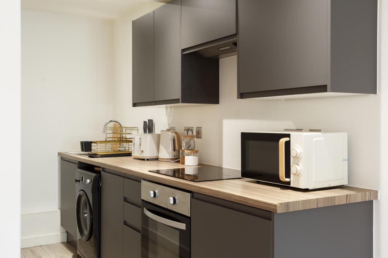 Stylish Penthouse With Outside Balcony! Lejlighed Bradford  Eksteriør billede